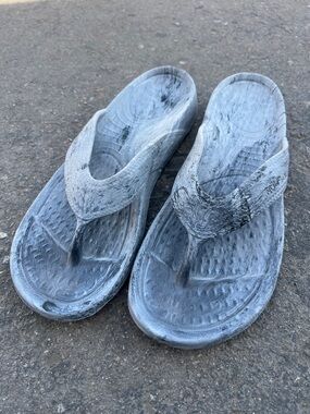 NuuSol. Gray Foam Flip Flop Sandals